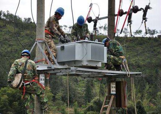 桥头溢沣包装材料厂新装一台200变压器安装工程