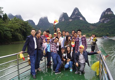2015年英亚海淘官网
全体员工桂林旅游